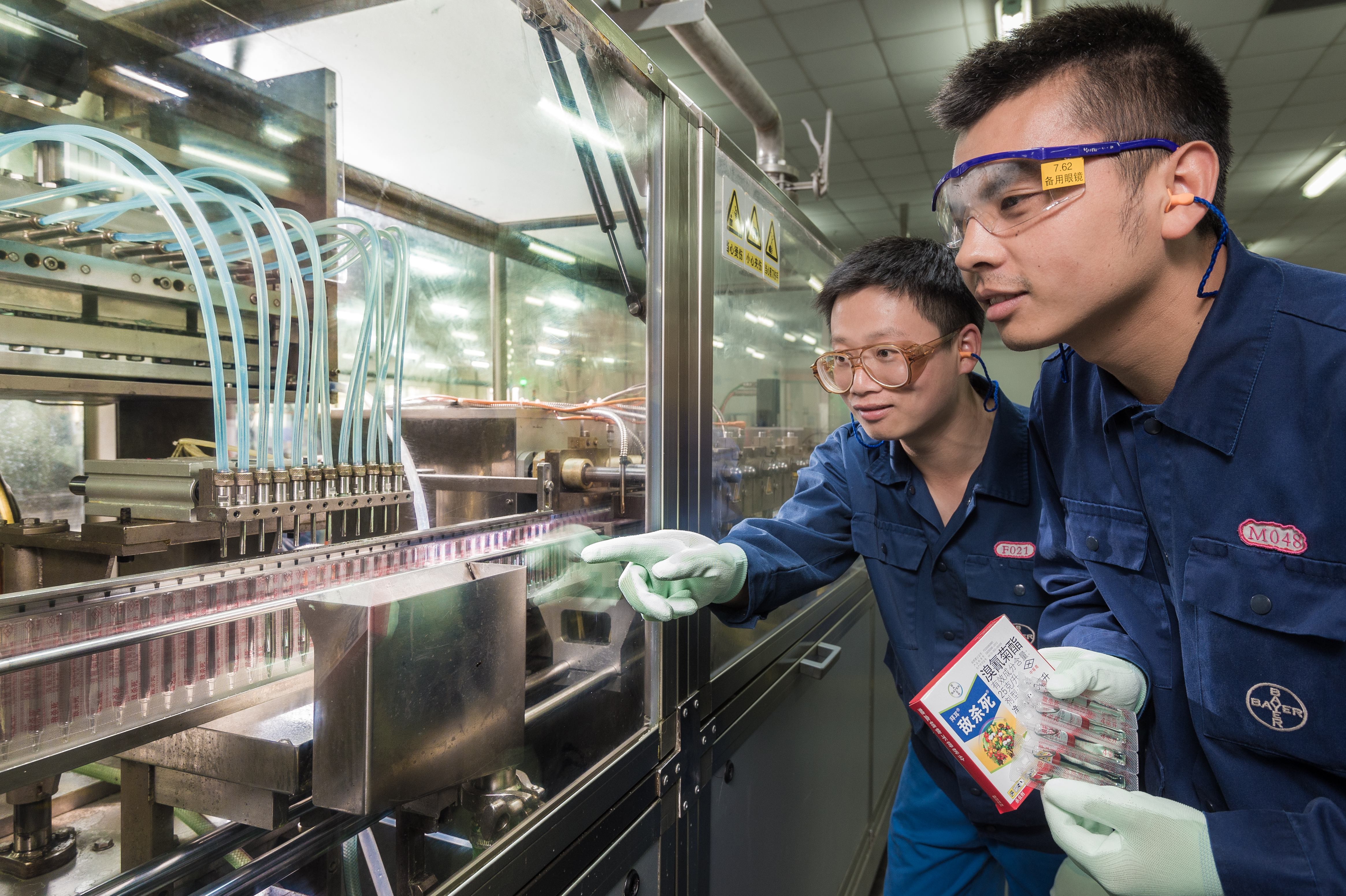 employees_in_a_filling_plant